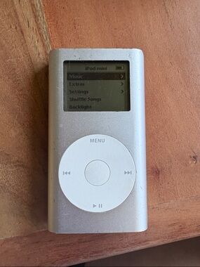 Apple iPod mini 256 GB silver works well battery replaced.